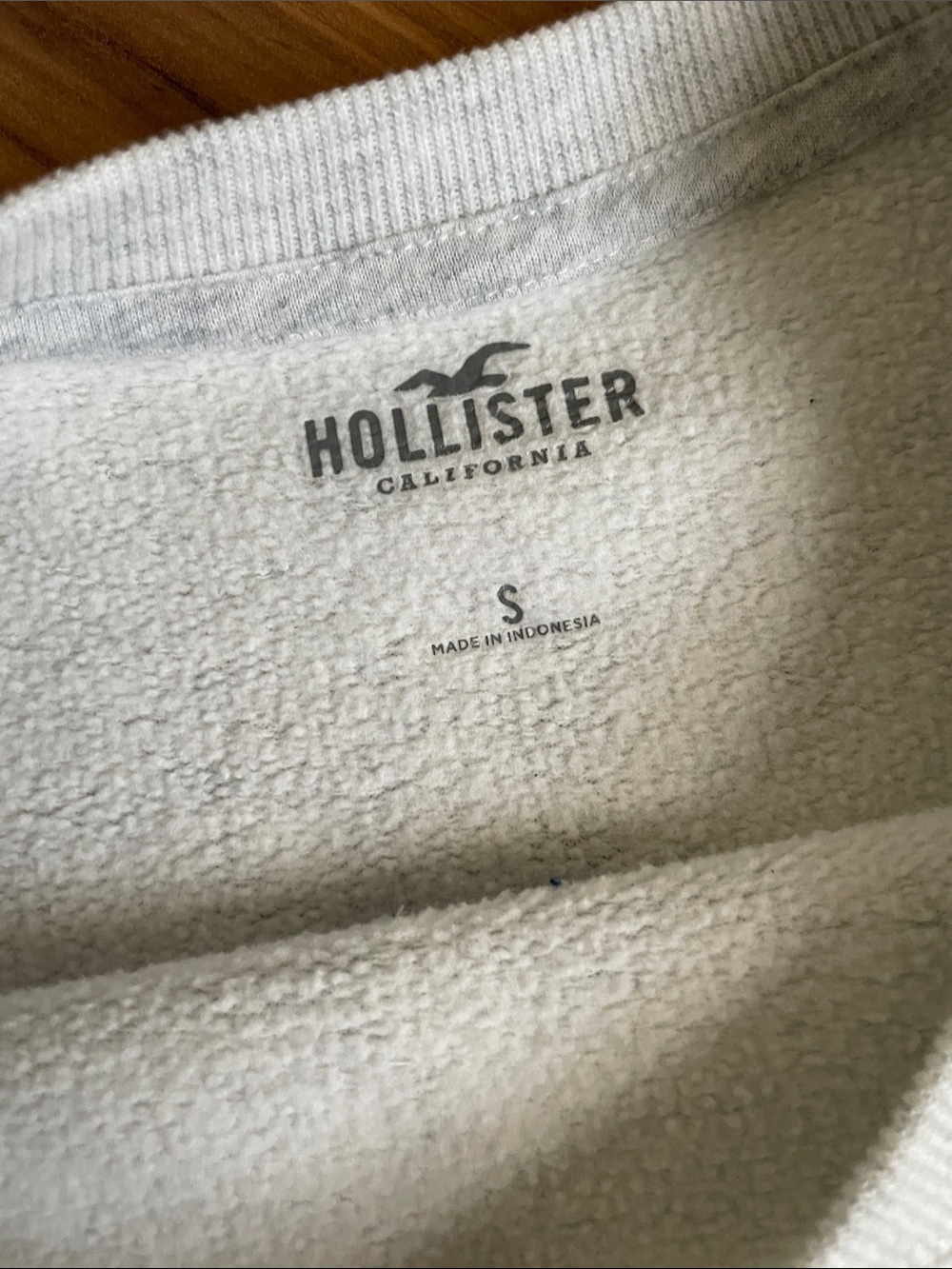 Hollister women’s Amalfi Coast Sailing Club Crewneck Sweatshirt - Light Gray s - Picture 4 of 4